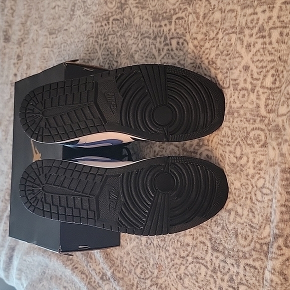 Boys youth Air Jordan 1 MID - Picture 6 of 9